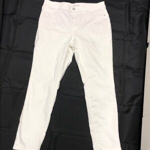 LC Lauren Conrad Women's White Straight Leg Jeans